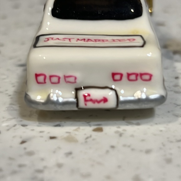 Just Married White Limousine wedding trinket box with mini bride and groom - Picture 9 of 12